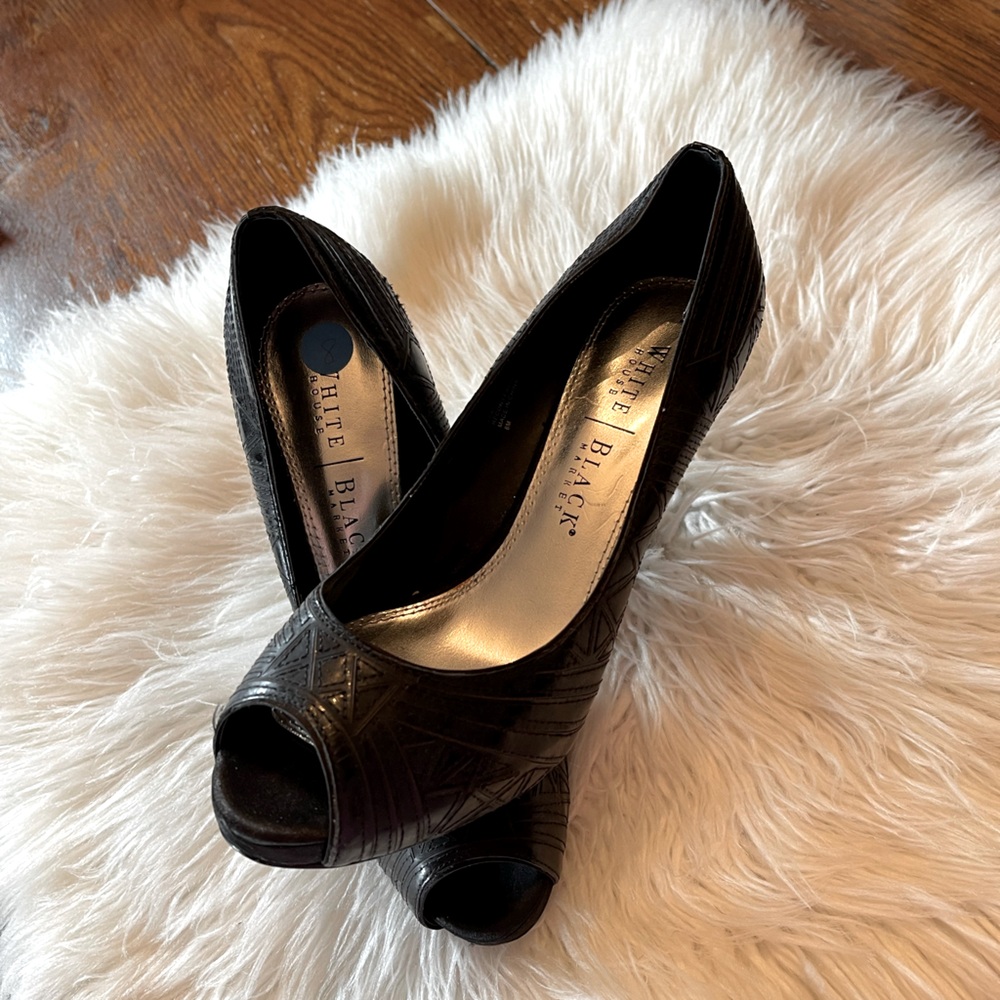 Women's New White House/Black Market Black Peep Toe Heels Size 8